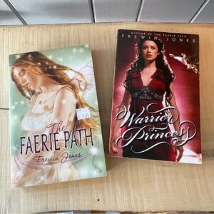 $15 SALE Set/2 Frewin Jones Paperback Books Warrior Princess Faerie Path Fantasy